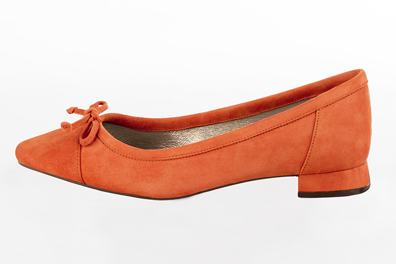Clementine orange women's ballet pumps, with low heels. Square toe. Flat flare heels. Profile view - Florence KOOIJMAN